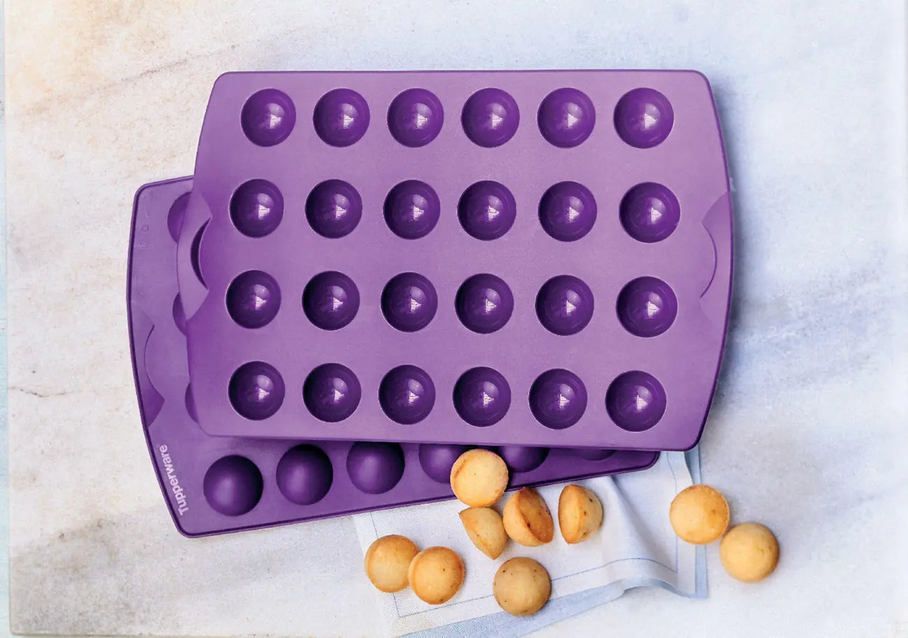 Silikonform Dots von der Marke Tupperware / mit guten Antihafteigenschaften / für 24 Stück / in der Farbe Lila / Hier direkt online kaufen