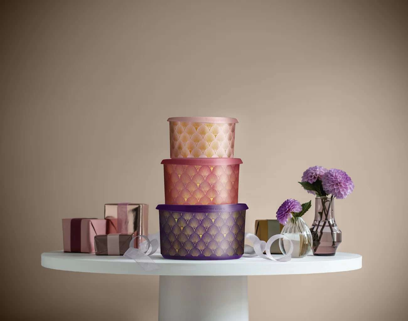 One Touch Runde 960ml von der Marke Tupperware / design Rosa Ornament / Ideal zum Frischhalten von Trockenwaren / einfaches Öffnen und schließen / Luft und Wasserdicht / Keksdose / Aufbewahrungsbox / Hier direkt online kaufen