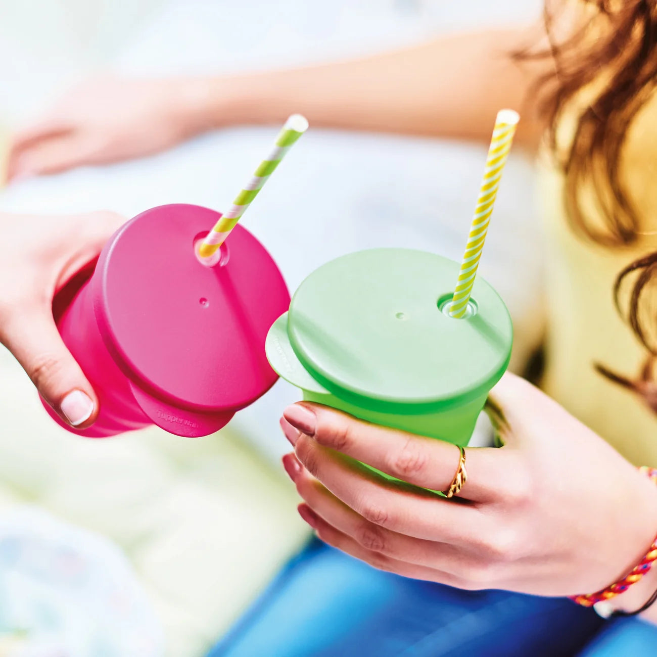 Junge Welle Trinkhalmdeckel von der Marke Tupperware / in der Farbe Grün / Deckel zum verschließen der Junge Welle Becher / mit praktischer Trinkhalmöffnung / nur der Deckel ohne Becher / hier direkt online kaufen