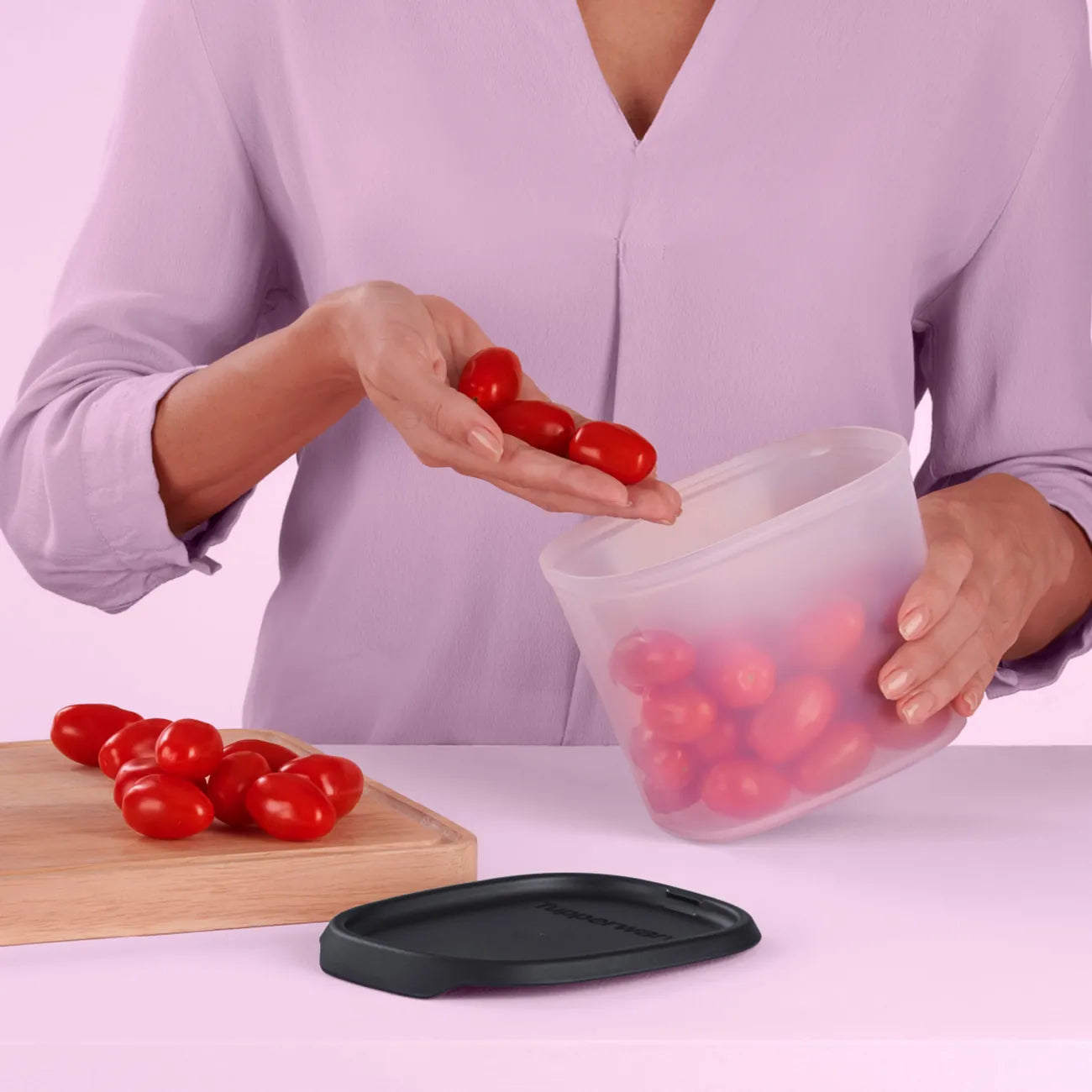 One Touch Fresh oval 1,1L von der Marke Tupperware / in der Farbe Schwarz / Vorratsbehälter / Aufbewahrungsbehälter / Ideal für Trockenvorräte / modular Stapelbar / mit Praktischen Klarsichtblende für den Überblick / Hier direkt online Kaufen / Hier direkt online kaufen