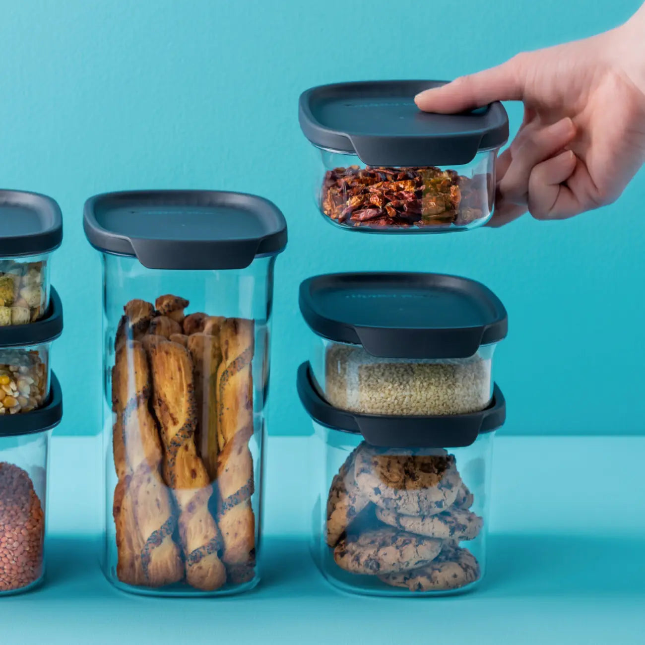 Ultra Clear 500ml in Oval von der Marke Tupperware / alles frisch und übersichtlich aufbewahrt / Modular Stapelbar / Optimal für Trockene Lebensmittel / leicht zu öffnender Luftdichter Deckel / Elegant und Langlebig / einfache Handhabung / Beispielbild Stapelbar / Hier direkt online kaufen