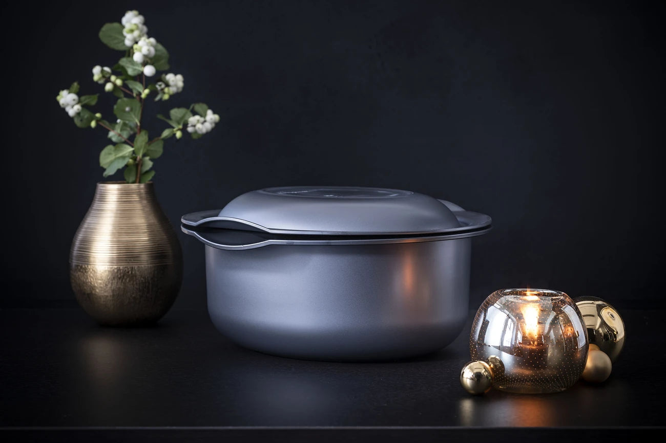 UltraPro 5 L Kasserolle Oval von der Marke Tupperware / zum Garen, Braten, Überbacken und Servieren / Ideal für ein ganzes Hähnchen / Superleicht / Spülmaschinenbeständig / Mikrowellen und Backofen geeignet / Hier direkt online kaufen