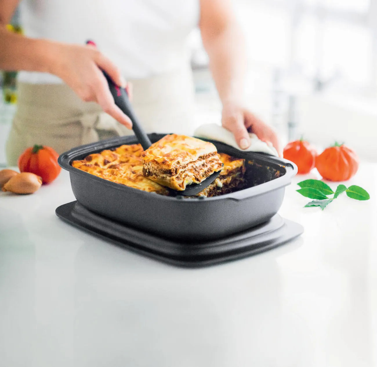 UltraPro 3,3l Auflaufform von der Marke Tupperware / für Backofen und Mikrowelle / auch Kühl und Gefriergeeignet / leichter als Gusseisen / Hier direkt online kaufen