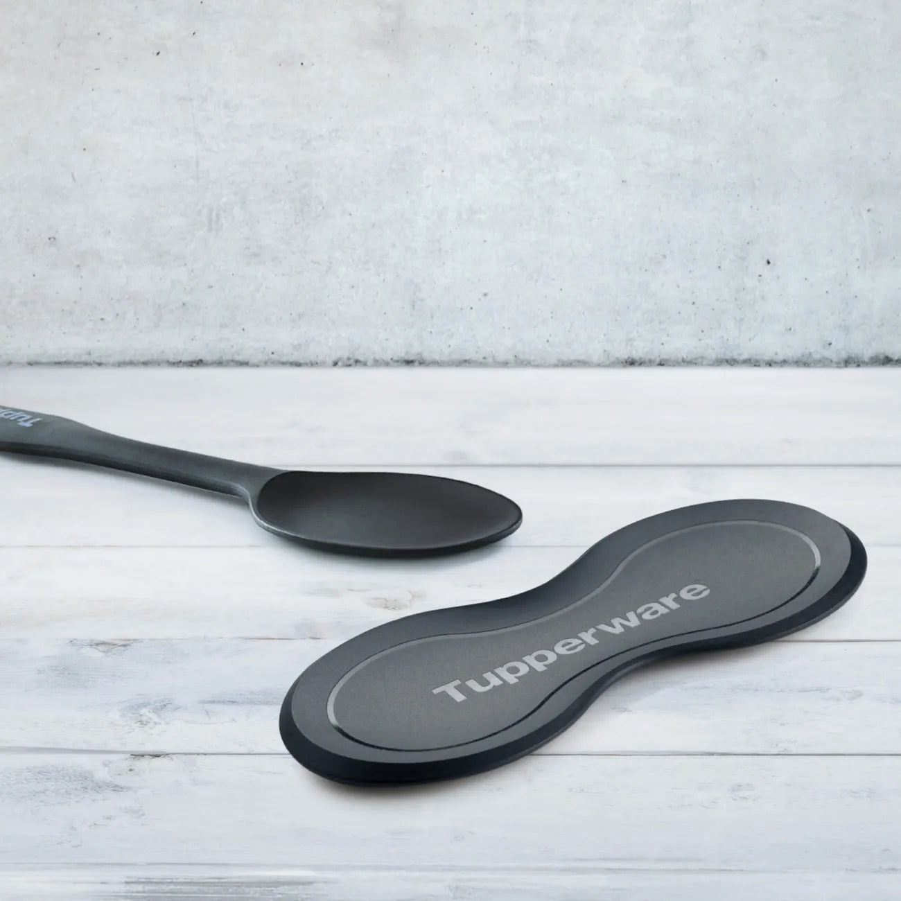 Griffbereit Löffelablage von der Marke Tupperware / Küchenhelfer / mit Platz für bis zu 3 Küchenutensilien / Ideal zur schnellen Ablage von Kräutern und anderen kleinen Zutaten / ebenfalls zum Servieren von Vorspeisen und Kleinigkeiten geeignet / Hier direkt online kaufen