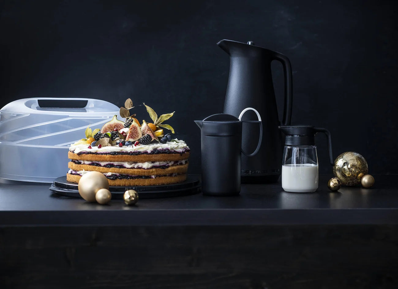 ThermoTup Kanne 1 L von der Marke Tupperware / in der Farbe Schwarz / Hält Getränke bis zu 12 Stunden länger heiß oder kühl / Isolierkanne / mit Cleverem Deckel für mehr Isolierung / mit Eleganten & modernen Design / Hier direkt online kaufen