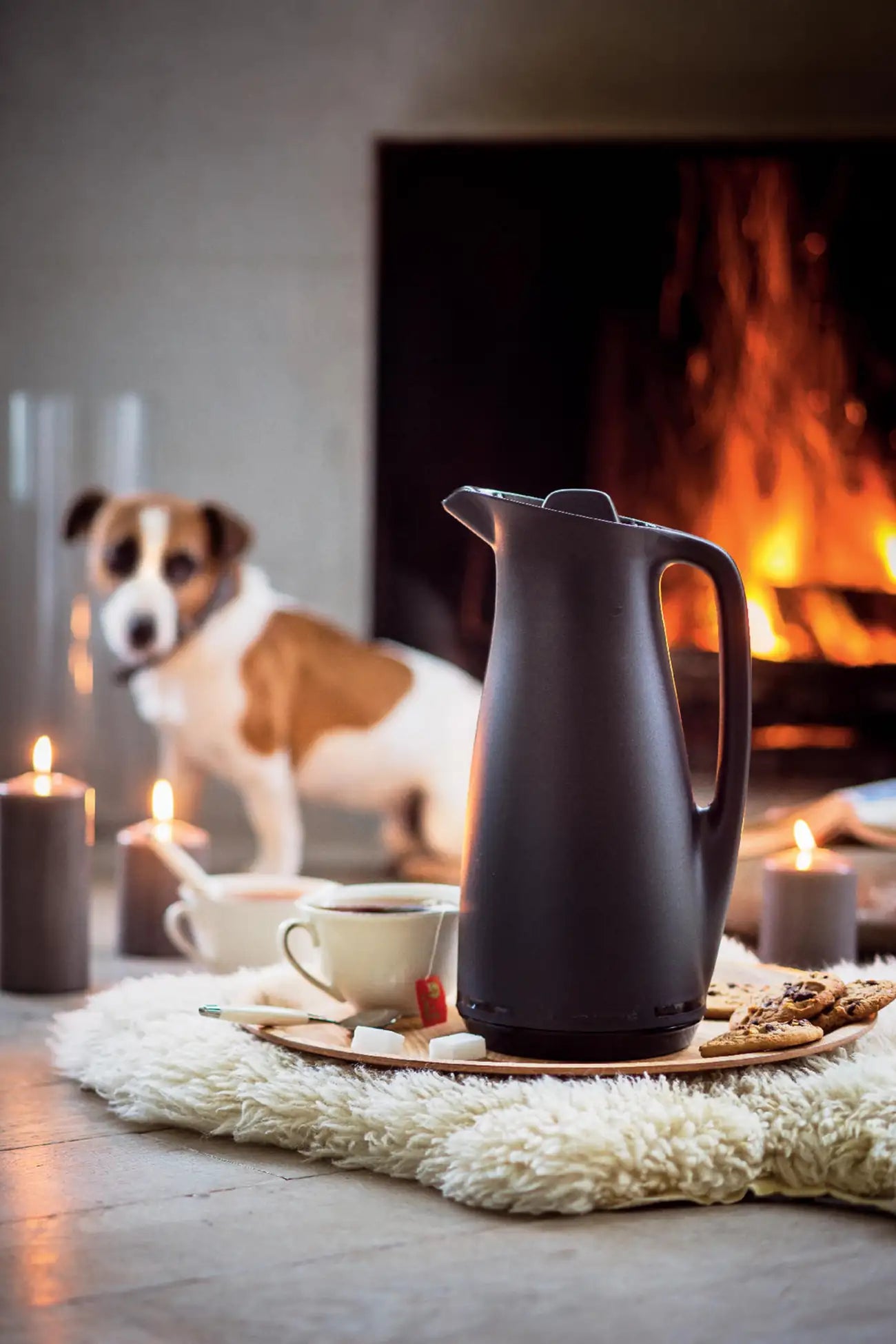 ThermoTup Kanne 1 L von der Marke Tupperware / in der Farbe Schwarz / Hält Getränke bis zu 12 Stunden länger heiß oder kühl / Isolierkanne / mit Cleverem Deckel für mehr Isolierung / mit Eleganten & modernen Design / Hier direkt online kaufen