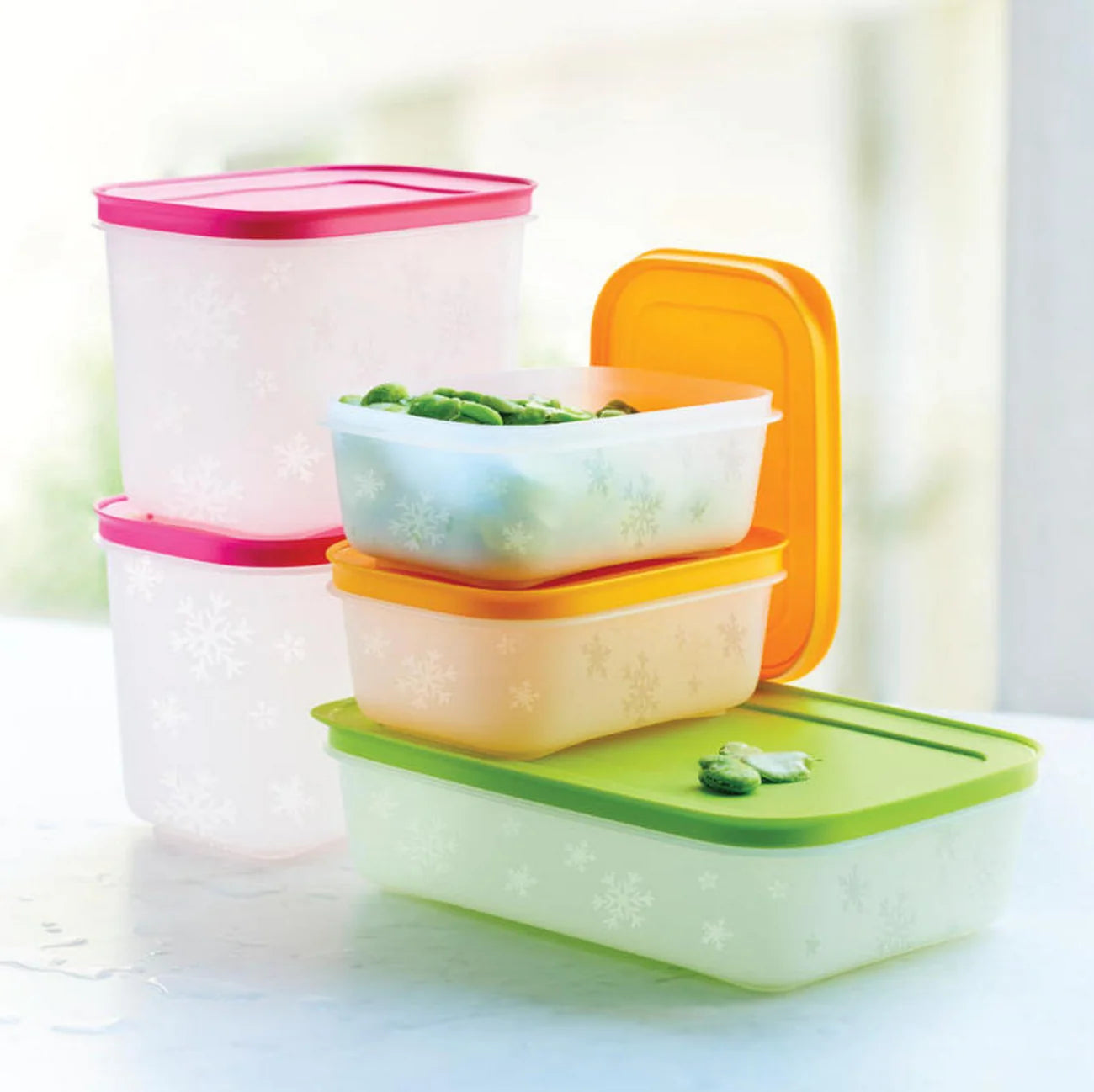 Eiskristall-Set von der Marke Tupperware / 5 Gefrierbehälter / 1 L, 2x 1,1 L und 2x 450ml Behälter / platzsparend und modular Stapelbar / für bis zu -25° geeignet / vermeidet Gefrierbrand / Hier direkt online kaufen