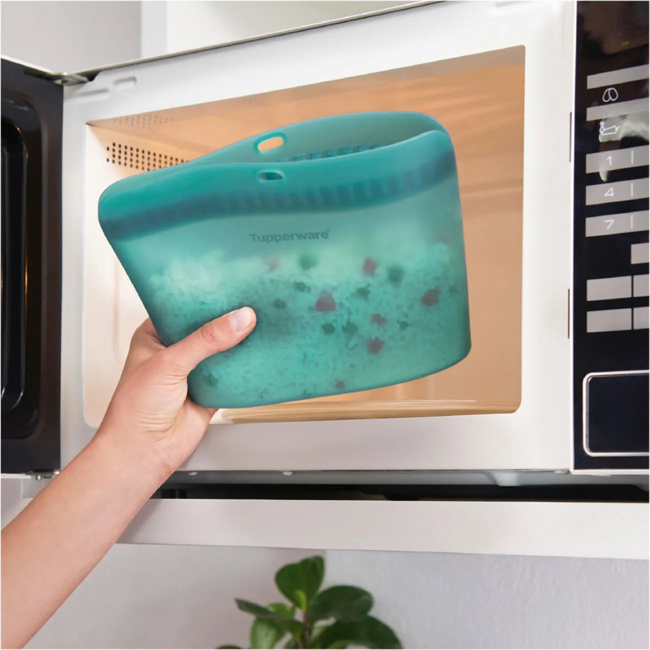 Ultimate Silicone Bag M 1L von der Marke Tupperware / in der Farbe Türkis / Vielseitig einsetzbar / Kühlschrank, Gefriergerät, Backofen und Mikrowellen geeignet / Perfekt zum Aufbewahren / Hier direkt online kaufen