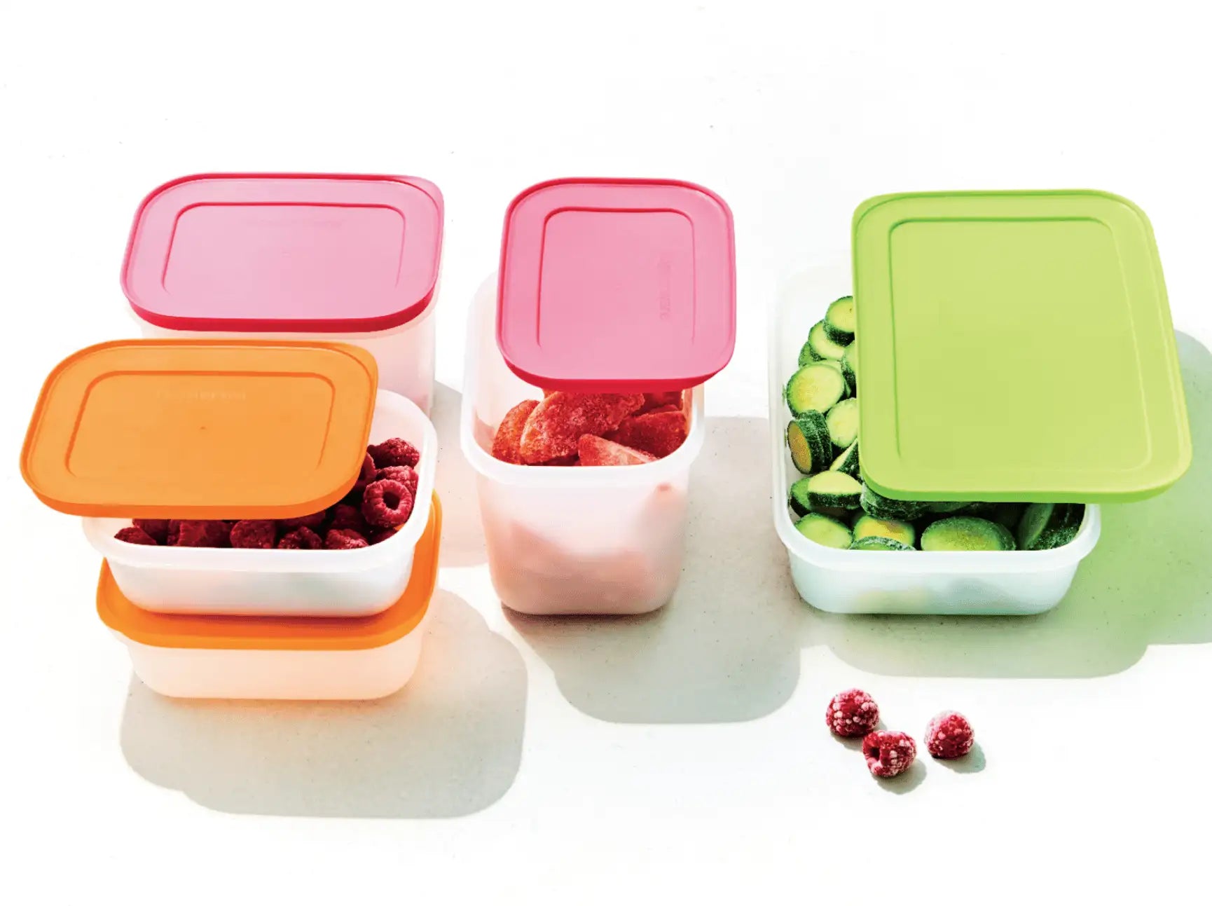 Eiskristall-Set von der Marke Tupperware / 5 Gefrierbehälter / 1 L, 2x 1,1 L und 2x 450ml Behälter / platzsparend und modular Stapelbar / für bis zu -25° geeignet / vermeidet Gefrierbrand / Hier direkt online kaufen