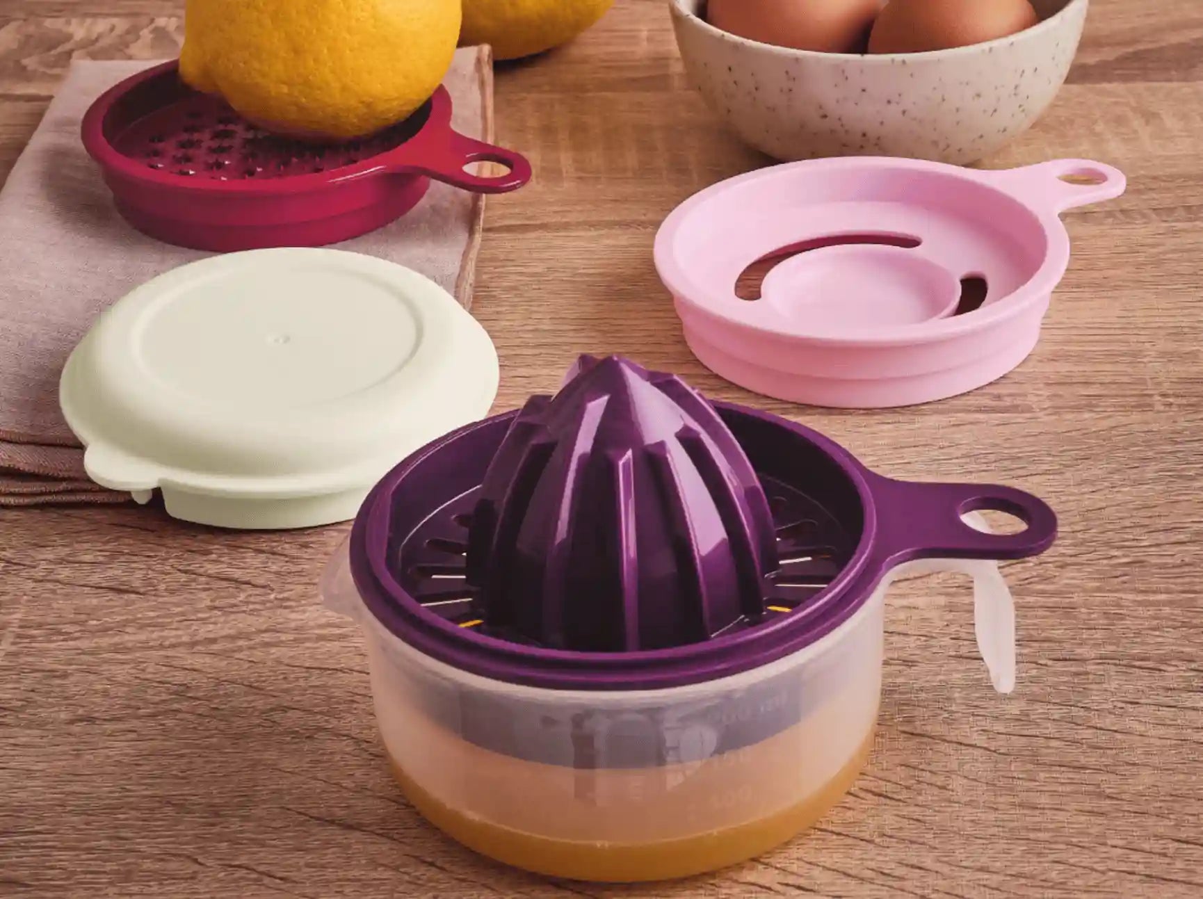 Tupperware Küchenperle in der Farbe Lila / Fruchtpresse & Reibe mit Auffangbehälter / hier direkt online kaufen