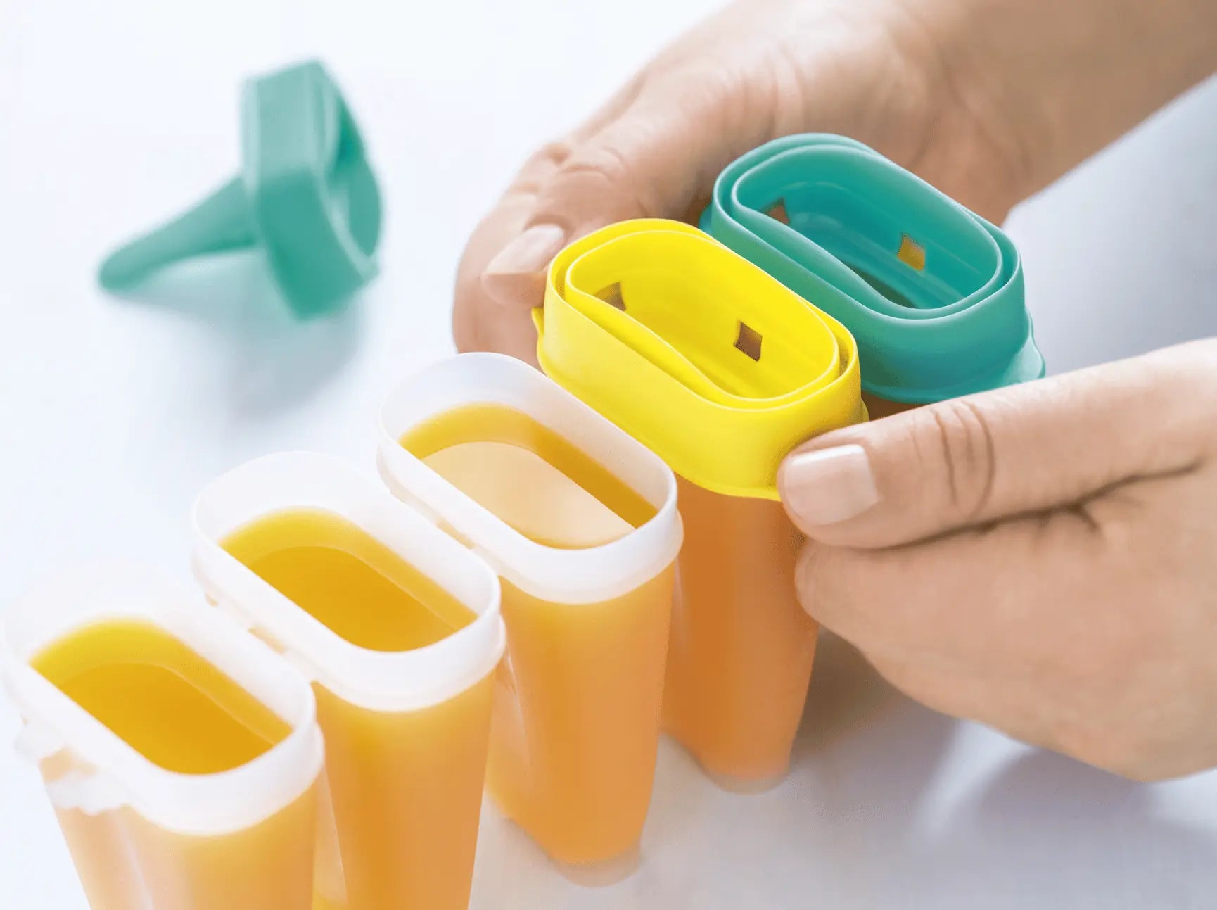 Lollitups Eisformen 65ml Eis Kristall von der Marke Tupperware / In vielen Farben erhältlich / Für Eis am Stiehl / wieder verwendbar / Hier direkt online kaufen