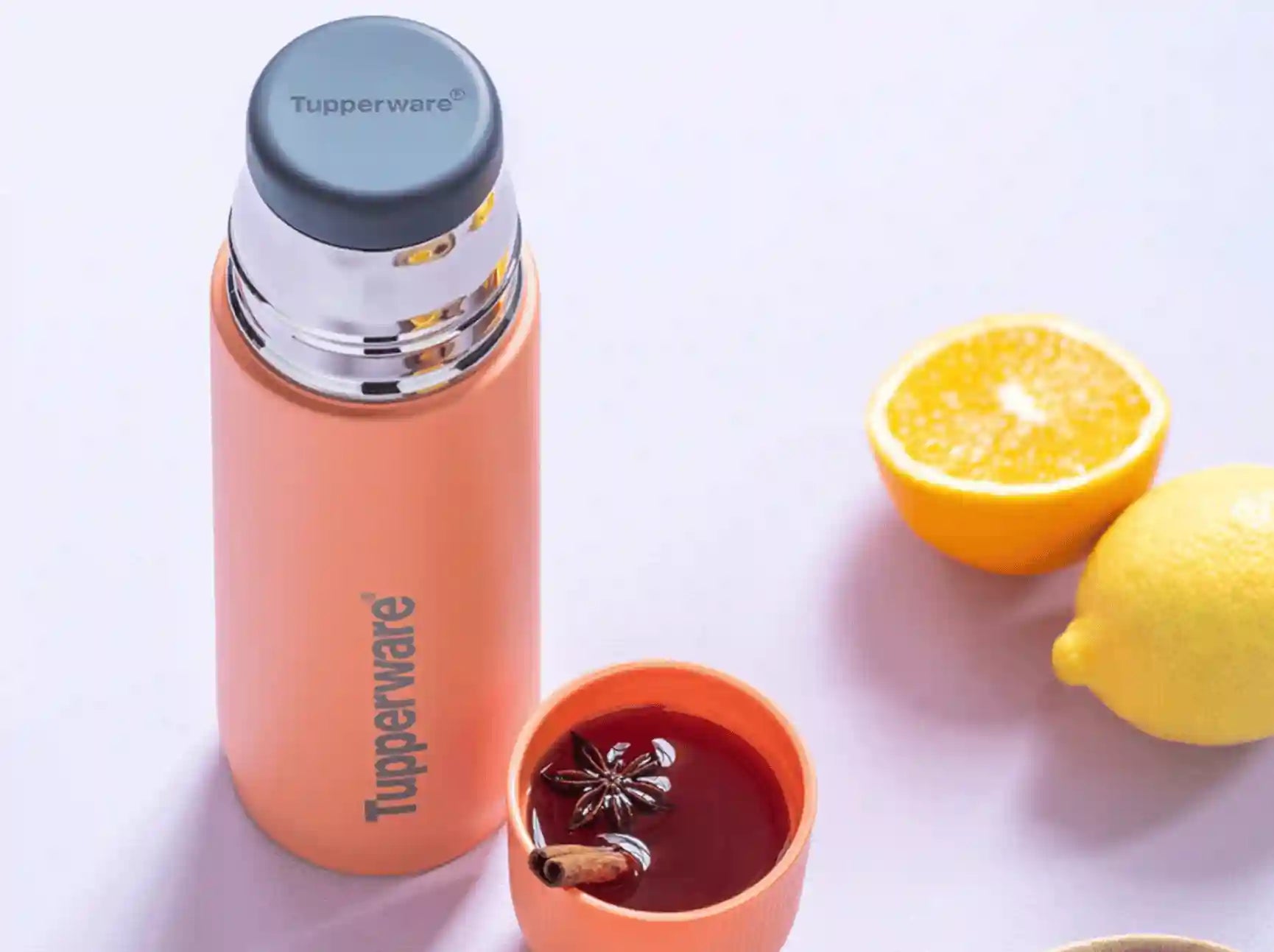 TuppBuddy Isolierflasche von der Marke Tupperware / in der Farbe Orange / Isolierflasche / für Kaffee, Tee oder auch heiße Zitrone / Auslaufsicher / hält bis zu 6 Stunden Warm / mit Schraubverschluss / Hier direkt online kaufen