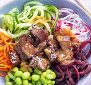Asia Bowl mit Erdnussdressing