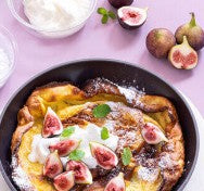 Fluffiges Dutch Baby mit Feigen
