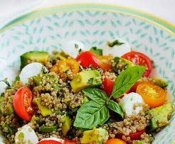 Frischer Quinoa Caprese Salat