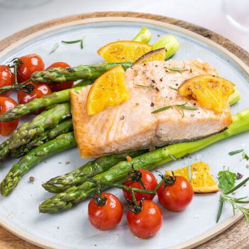 Ofenlachs auf Spargel