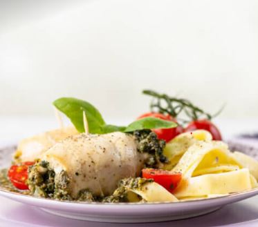 Putenrouladen gefüllt mit Spinat und Pilzen