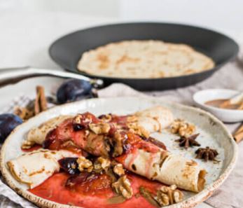 Vegane Pfannkuchen mit Pflaumen