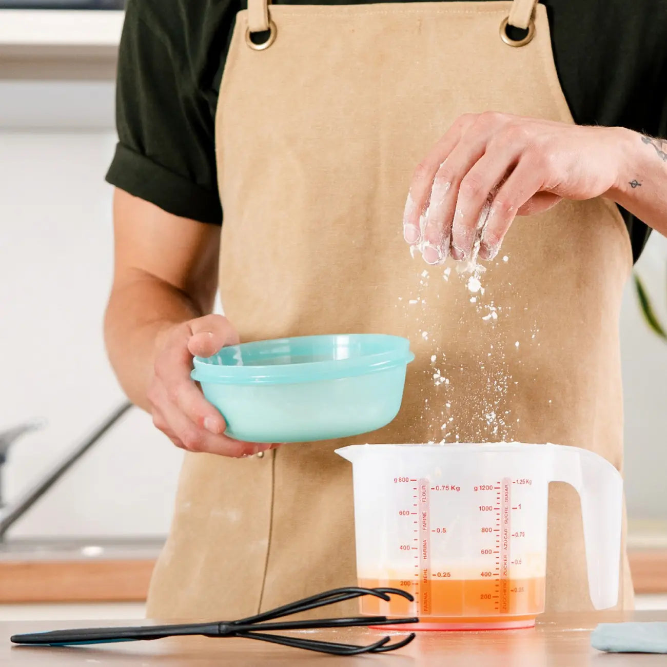 Griffbereit Rührbesen von der Marke Tupperware / zum Anrühren, Aufschlagen und Verrühren / mit offenen Schlaufen zum leichten verrühren / Hier direkt online kaufen