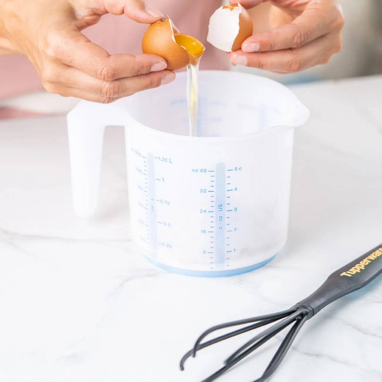 Griffbereit Rührbesen von der Marke Tupperware / zum Anrühren, Aufschlagen und Verrühren / mit offenen Schlaufen zum leichten verrühren / Hier direkt online kaufen