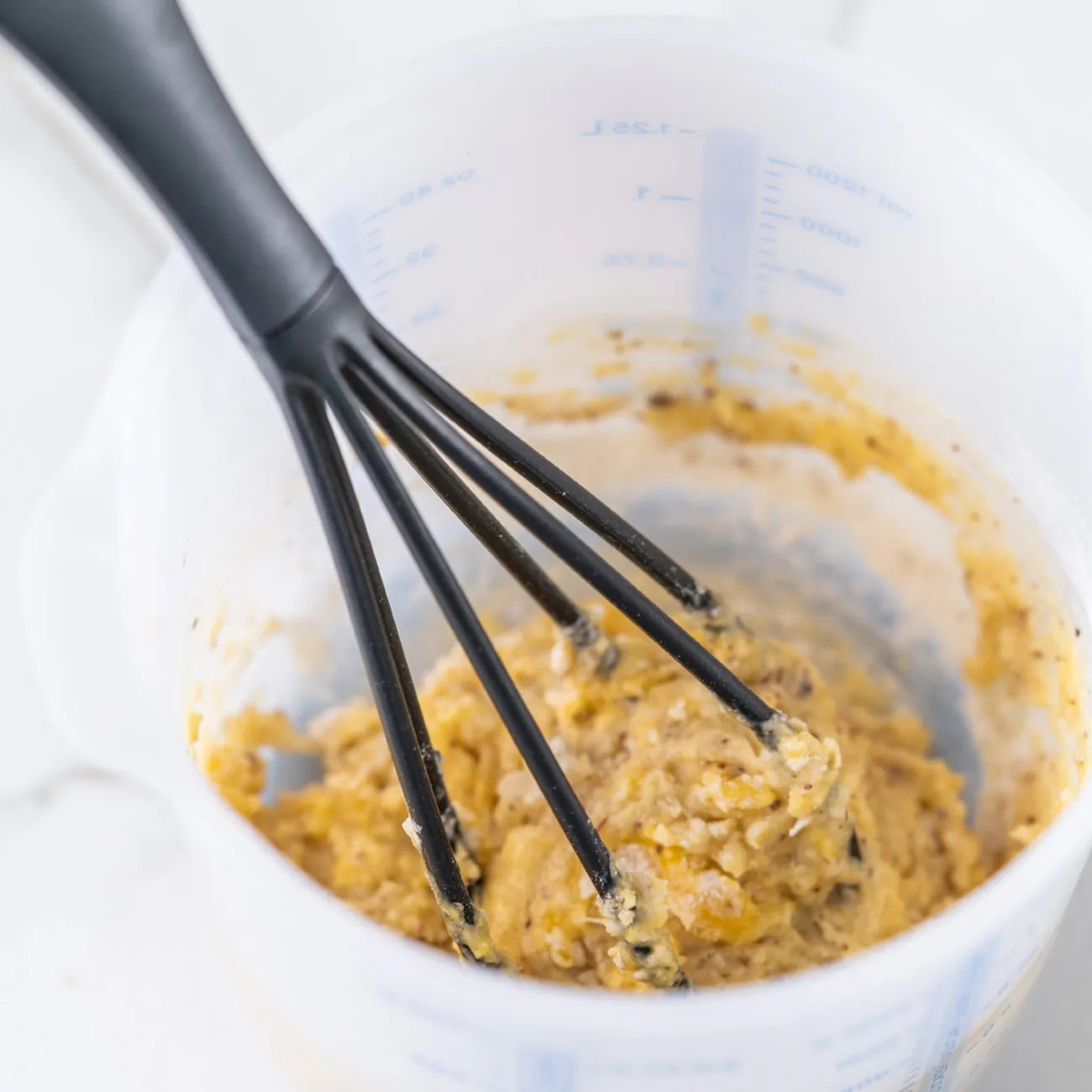 Griffbereit Rührbesen von der Marke Tupperware / zum Anrühren, Aufschlagen und Verrühren / mit offenen Schlaufen zum leichten verrühren / Hier direkt online kaufen