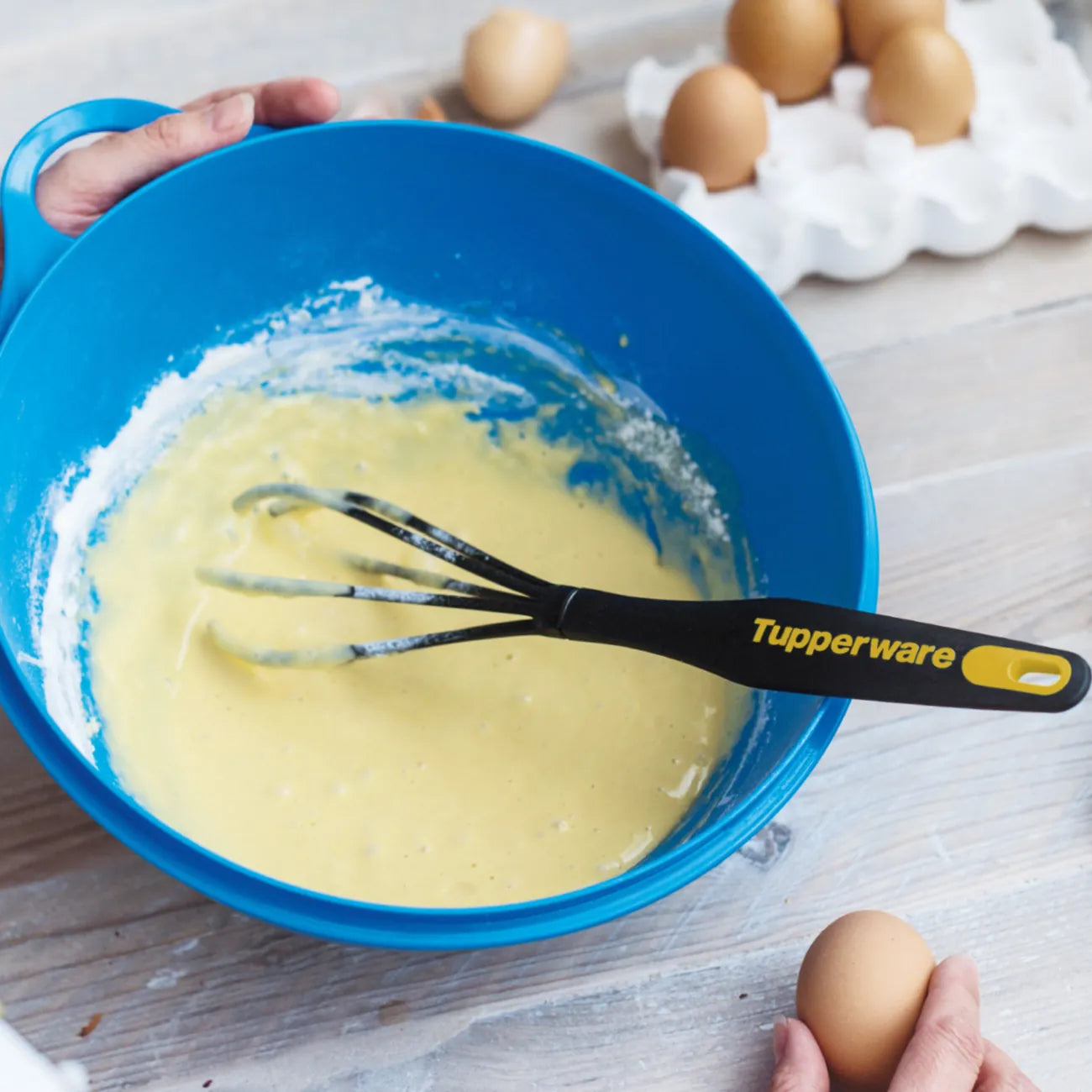 Griffbereit Rührbesen von der Marke Tupperware / zum Anrühren, Aufschlagen und Verrühren / mit offenen Schlaufen zum leichten verrühren / Hier direkt online kaufen