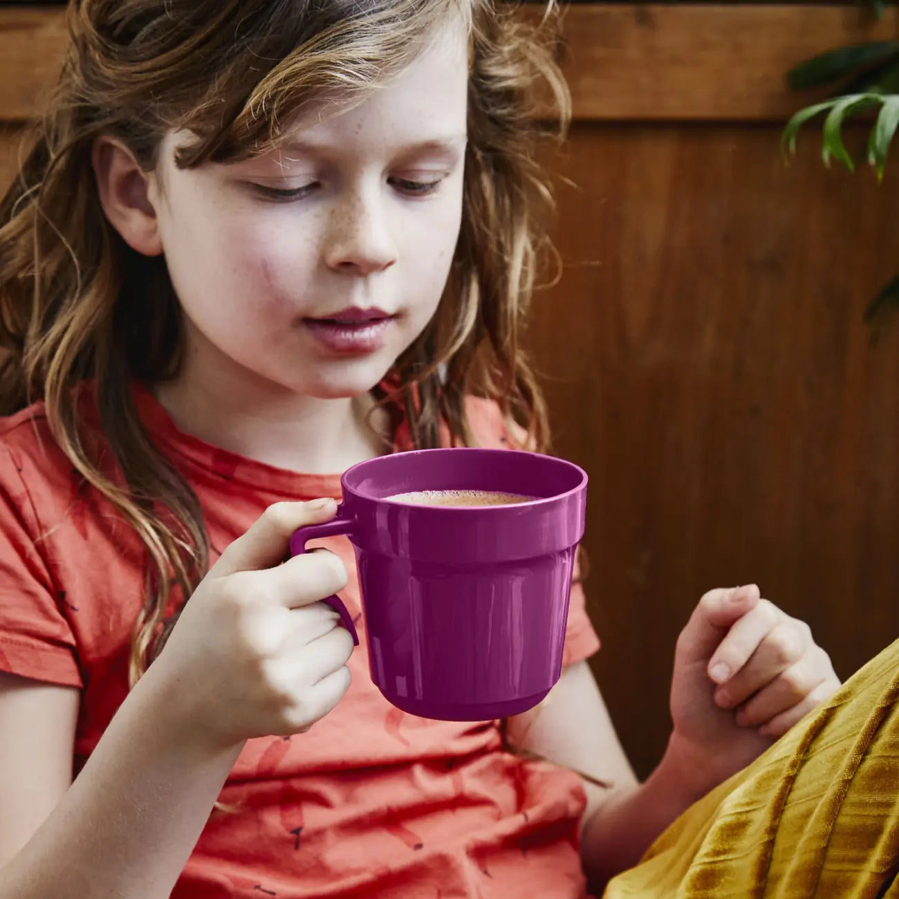 Aloha Tasse 350ml von der Marke Tupperware / Praktisch und Stylischer Picknick Becher / Tasse / in der Farbe Lila / mit Deckel der vor Auslaufen und Insekten Schützt / Hier direkt online kaufen 