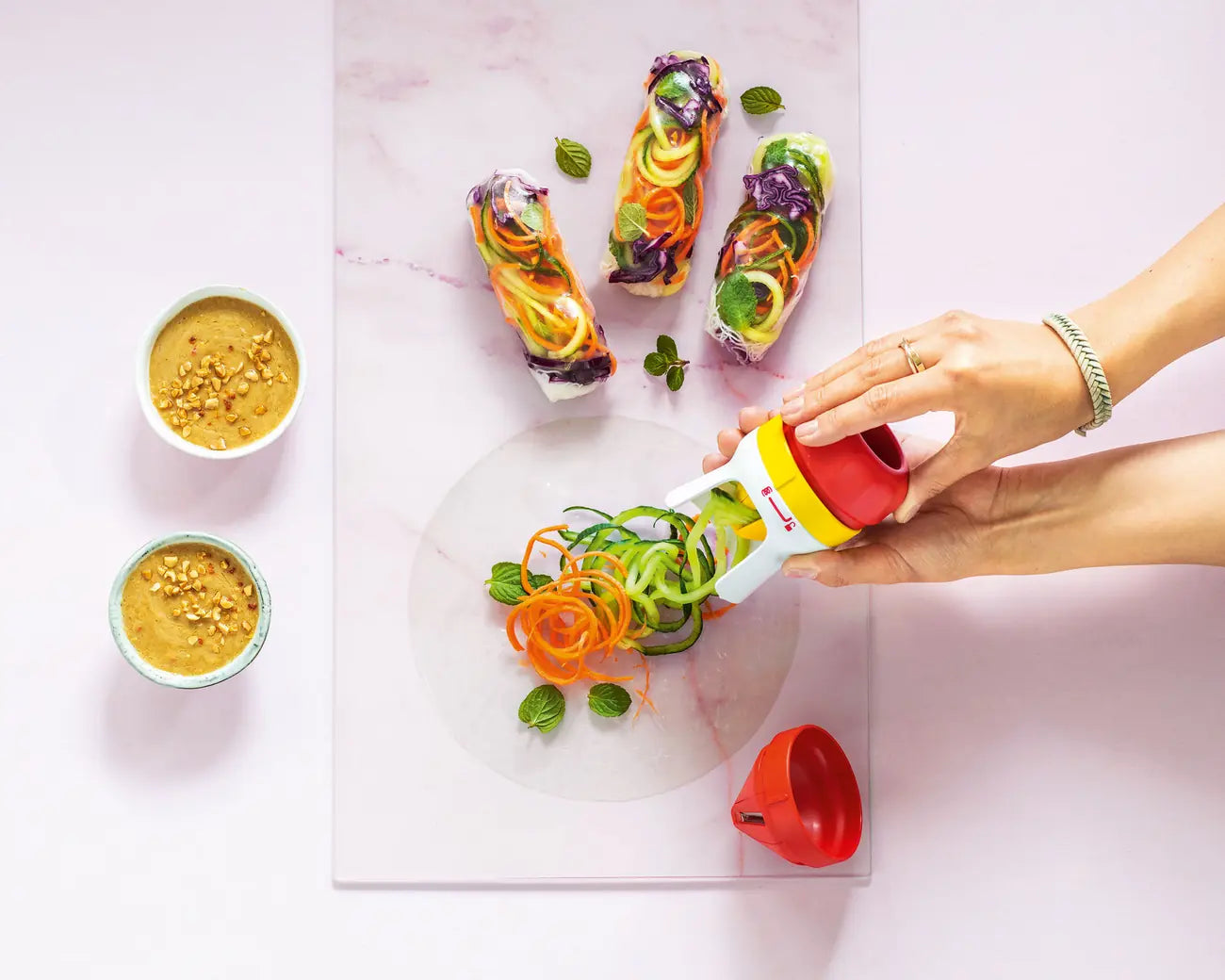 Zoodelino Tagiatelle Einsatz von der Marke Tupperware / Gemüse Schneider Aufsatz / Einsatz für Breite Gemüse Nudeln / Hier direkt online kaufen