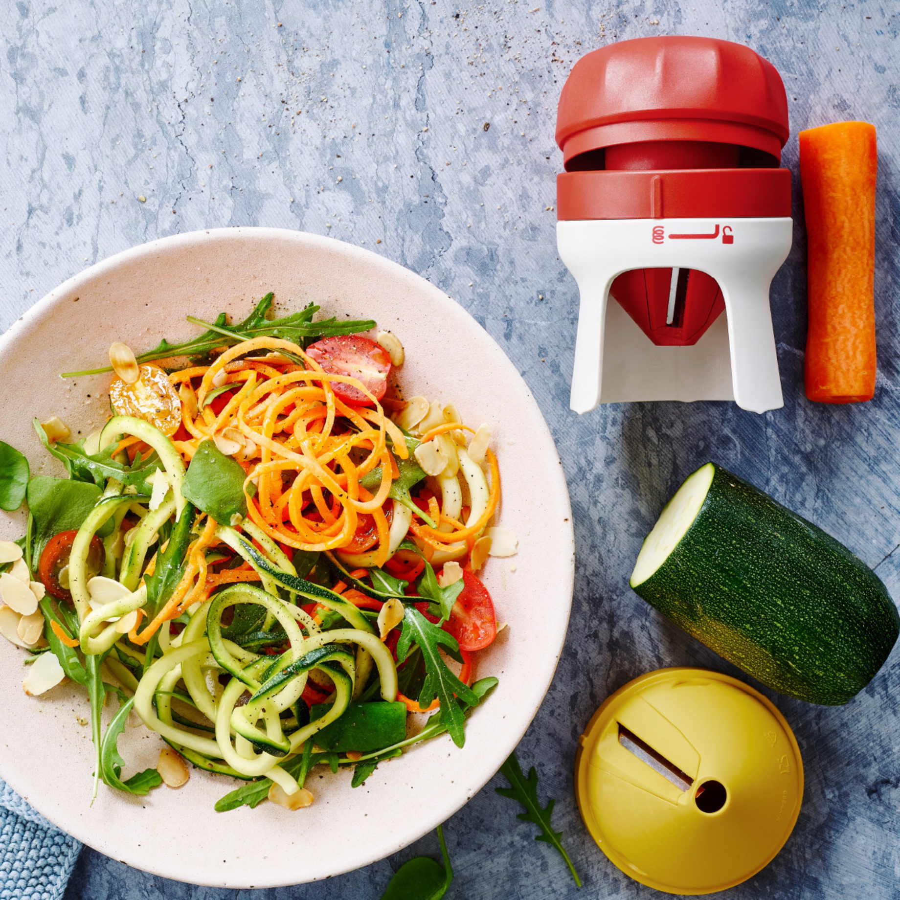 Spiralschneider Zoodelino-Duo inkl. Tagiatelle-Einsatz von der Marke Tupperware / Spiralschneider / Gemüseschneider / Hier direkt online kaufen