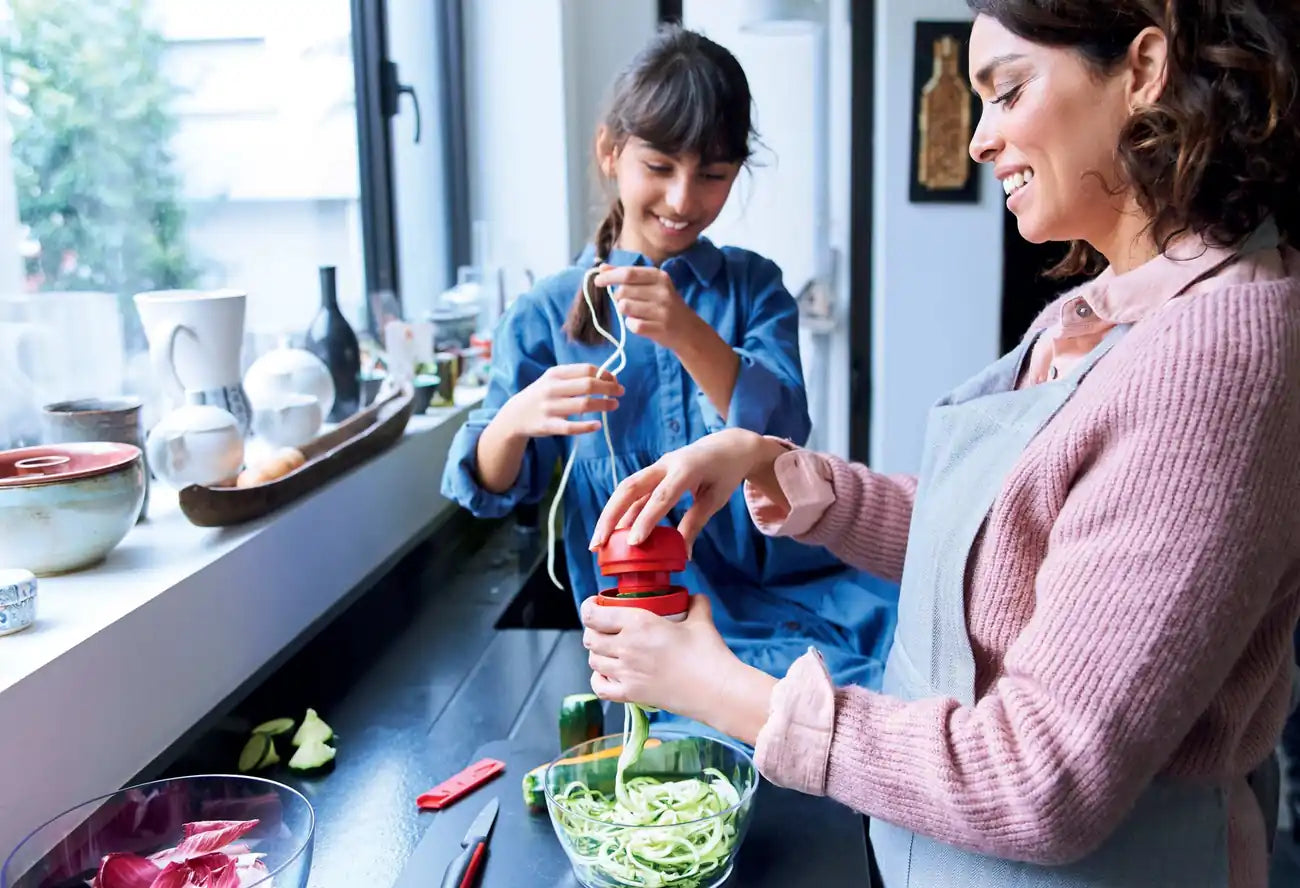 Zoodelino Gemüseschneider von der Marke Tupperware /  Ideal für den kleinen Haushalt / Perfekt zum herstellen von leckeren Gemüse Nudeln, Rohkost Salaten oder Pestos / Hier direkt online kaufen