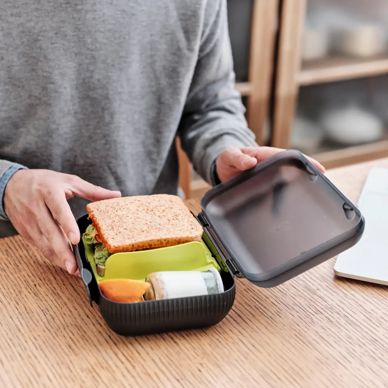 Tupperware Ersatzteil Dosen Unterteil Nr. 5140A / Unterteil Behälter zur Lunch Box A136 / in der Farbe Schwarz / Hier direkt das Ersatzteil online kaufen 