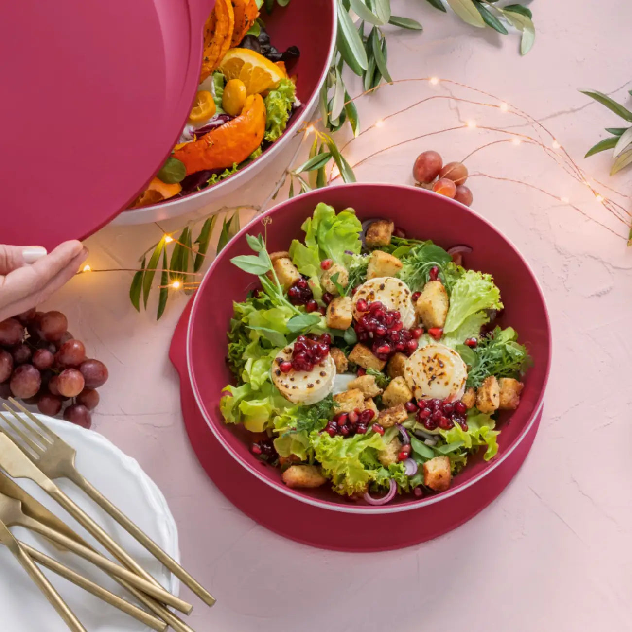 Allegra 1,5L Servierschale mit Deckel von der Marke Tupperware / in der Farbe Rot / Ideal zum Transportieren und Servieren von Salat, Obstr und Gemüse / zum Frischhalten / mit festschließendem Deckel / Hier direkt online kaufen 