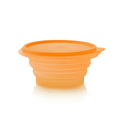 Mini Max 700ml von der Marke Tupperware / in der Farbe Orange / Platzsparend zusammen Faltbarer Transportbehälter / Perfekt für Unterwegs / auch Ideal als Futter oder Wassernapf geeignet / Hier direkt online kaufen