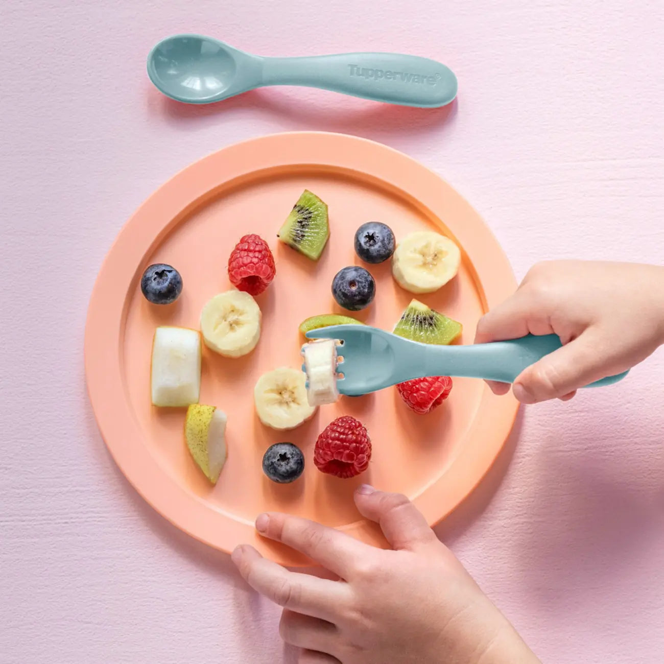 TupperCare Kinderbesteck von der Marke Tupperware / Kinderbesteck Set / einfache Handhabung dank geschwungener Form / hier direkt online kaufen