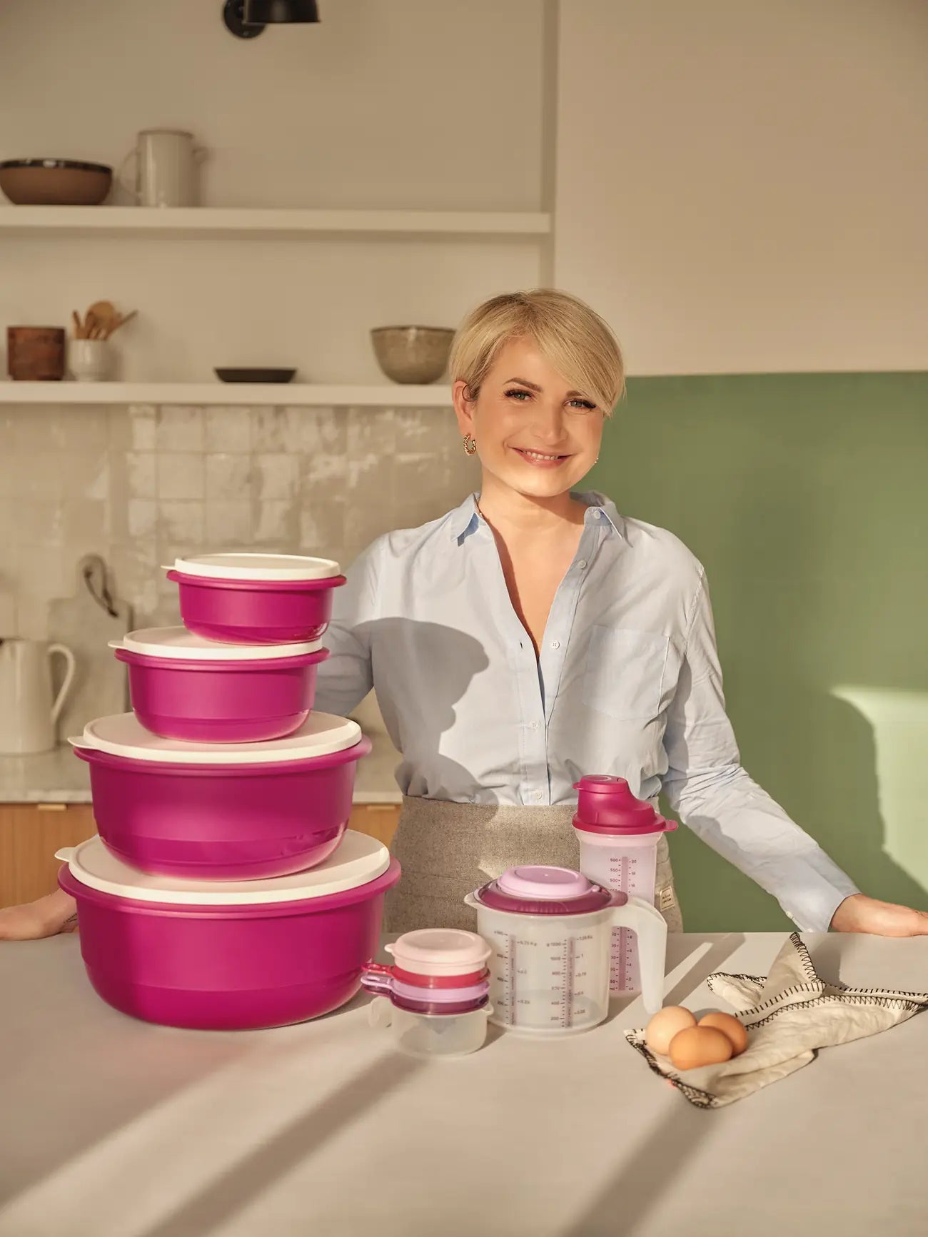 Shake- IT 600ml von der Marke Tupperware / in der Farbe Lila / zum Messen, Mixen und Shaken / mit integriertem Tropfschutz / Ideal kombinierbar mit dem Rühr Mix / Hier direkt online kaufen