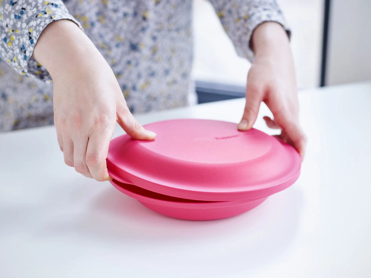 Aloha Servier-Doppel von der Marke Tupperware / Perfekt für Unterwegs / Servierschale mit Deckel / 2 L Behälter / Hier direkt online Kaufen