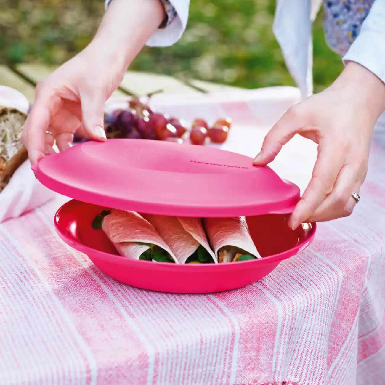 Aloha Servier-Doppel von der Marke Tupperware / Perfekt für Unterwegs / Servierschale mit Deckel / 2 L Behälter / Hier direkt online Kaufen