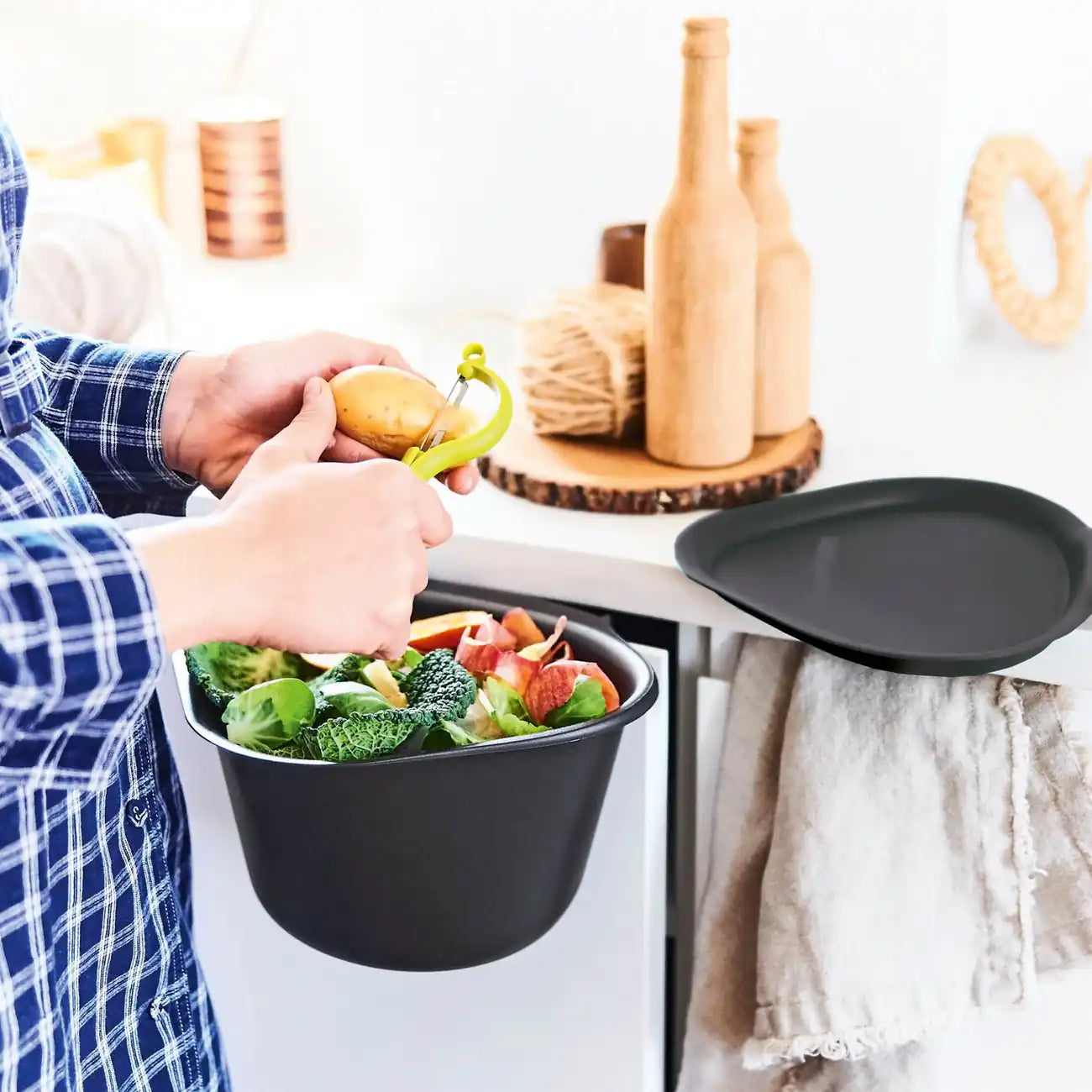 Adretto von der Marke Tupperware / Recycling Abfallbehälter / Leicht zu Öffnen / passt Ideal in Ecken und Schubladen / Hier direkt online kaufen 