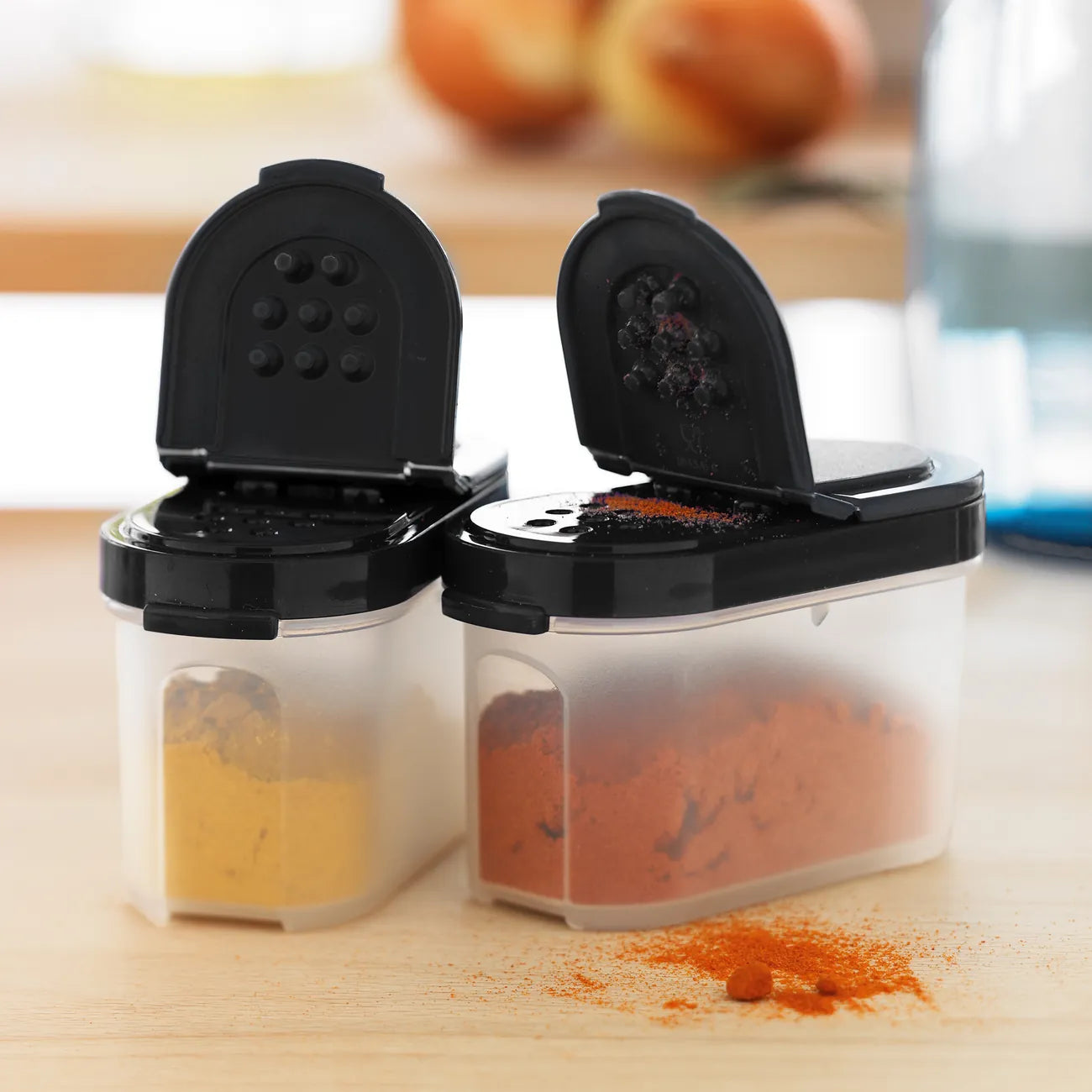 Gewürz - Zwerge 2x 120 ml von der Marke Tupperware / zum Idealen Frischhalten von Gewürzen / modular stapelbarer Gewürz Streuer / dichtschließende Deckel / Deckel mit 2 verschiedenen Streu Klappen / Hier direkt online kaufen