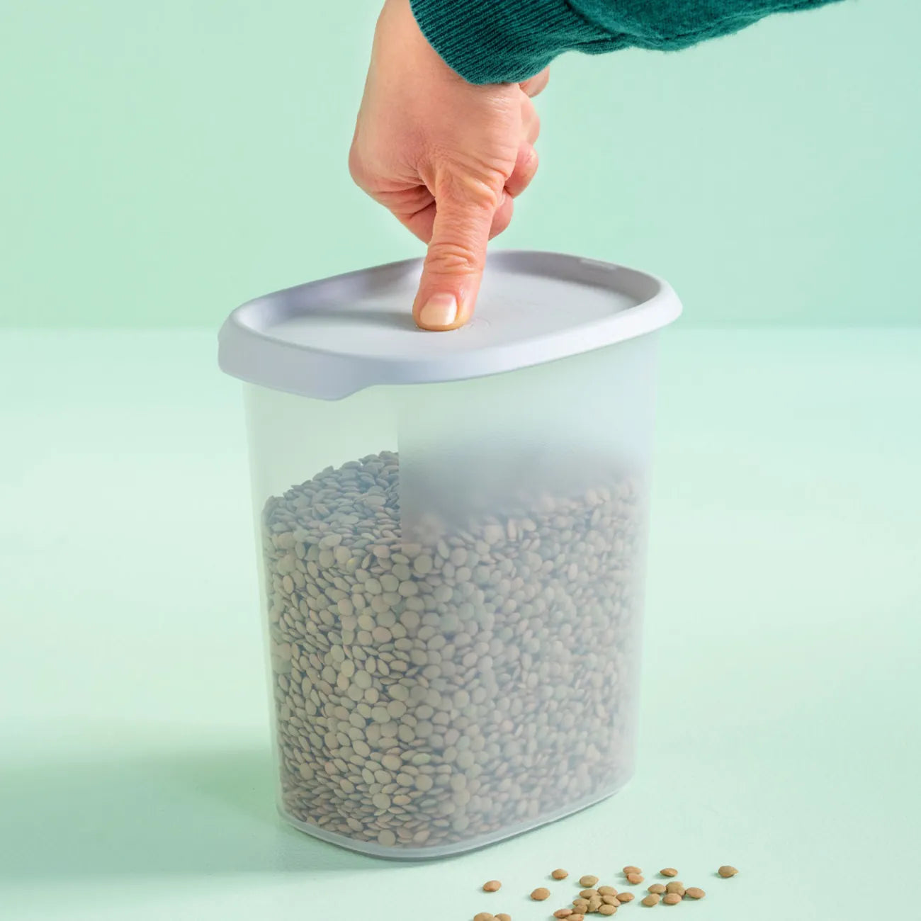 One Touch Fresh Oval 1,8L von der Marke Tupperware / in der Farbe Grau / Vorratsbehälter / Aufbewahrungsbehälter / modular Stapelbar / mit Praktischer Klarsichtblende / Hier direkt online kaufen