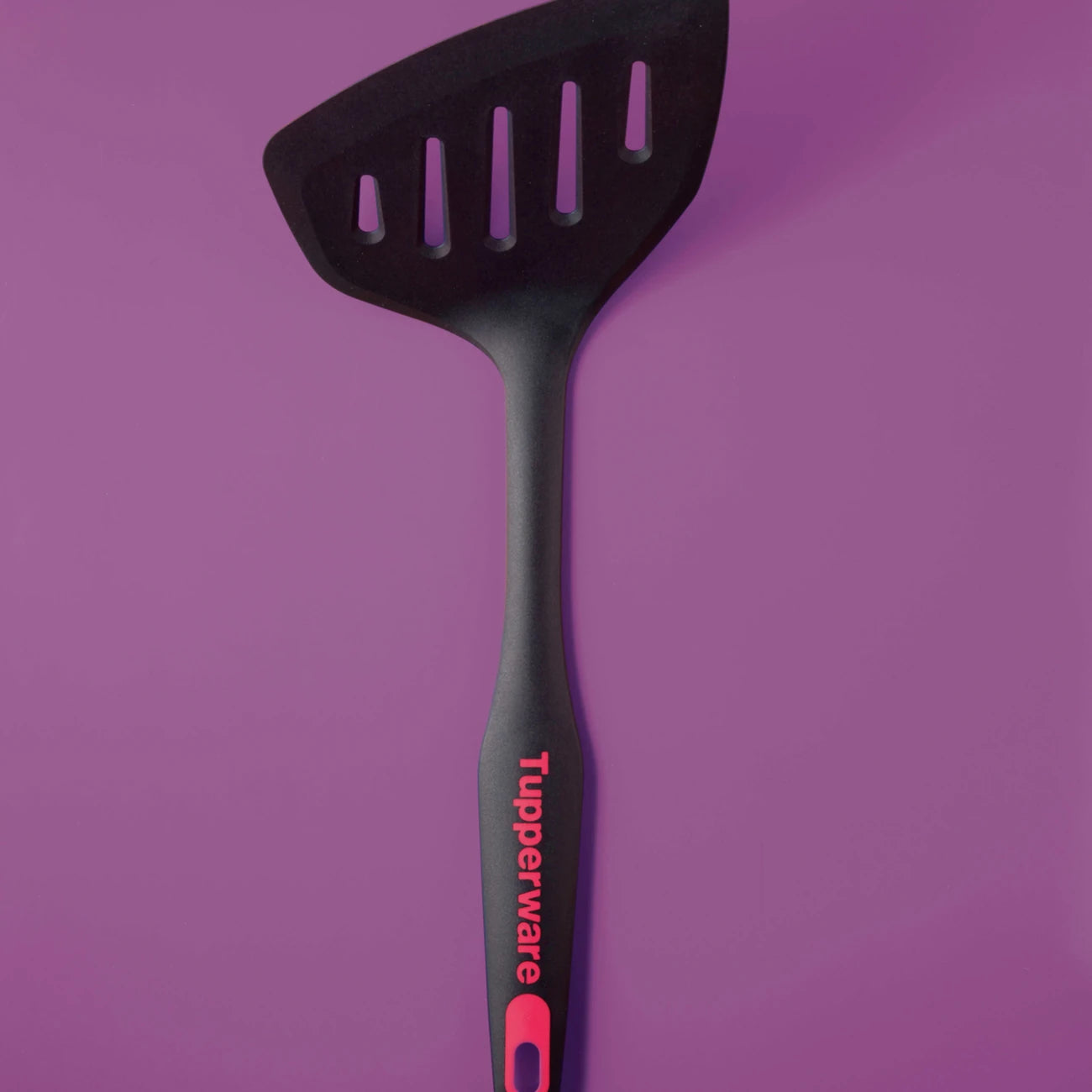 Großer Griffbereit Pfannenwender von der Marke Tupperware / mit Ergonomischen Griff / Perfekt zum Wenden und Servieren / Hier direkt online kaufen