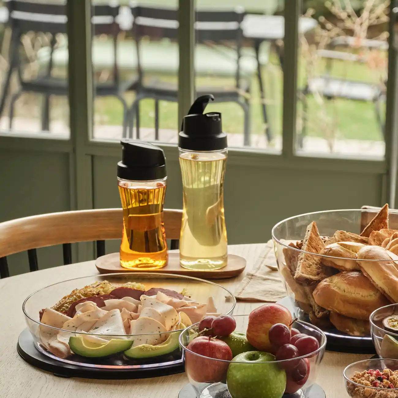 Clear Collection Dispenser 770ml von der Marke Tupperware / ideal zum Servieren von öl und Essig für Salat Dressings / aus Transparenten Glasähnlichen Material / Hier direkt online kaufen