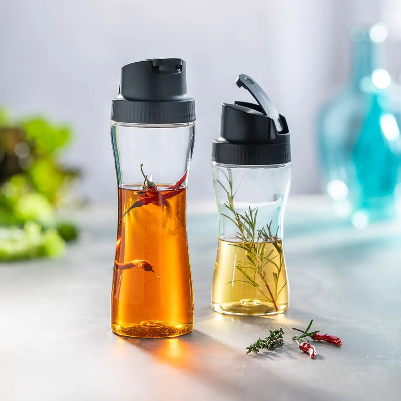 Clear Collection Dispenser 770ml von der Marke Tupperware / ideal zum Servieren von öl und Essig für Salat Dressings / aus Transparenten Glasähnlichen Material / Hier direkt online kaufen