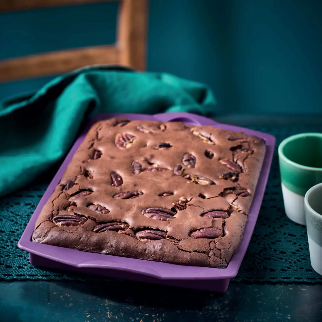 Silikonform Ecki von der Marke Tupperware / Silikon Backform in der Farbe Lila / größe eines halben Bleches / Backform / Ideal für Kuchen / stapelbar / mit Starker Antihaft Eigenschaft / Hier direkt online kaufen