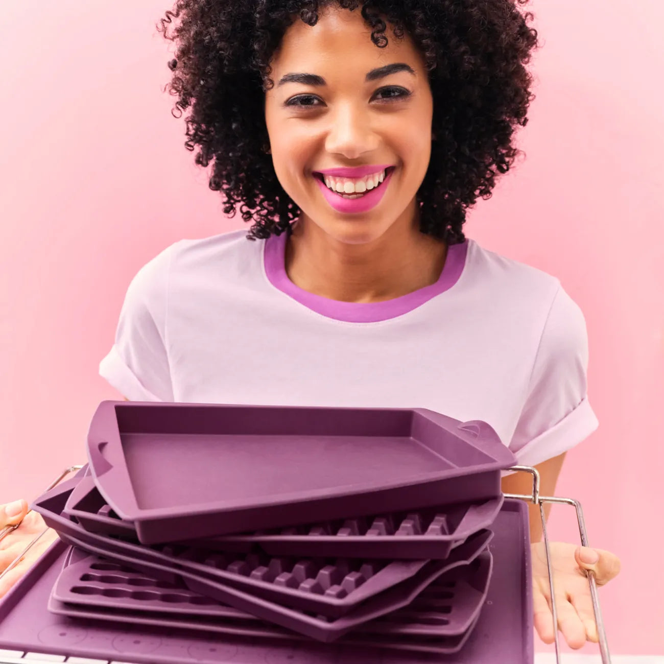 Silikonform Ecki von der Marke Tupperware / Silikon Backform in der Farbe Lila / größe eines halben Bleches / Backform / Ideal für Kuchen / stapelbar / mit Starker Antihaft Eigenschaft / Hier direkt online kaufen