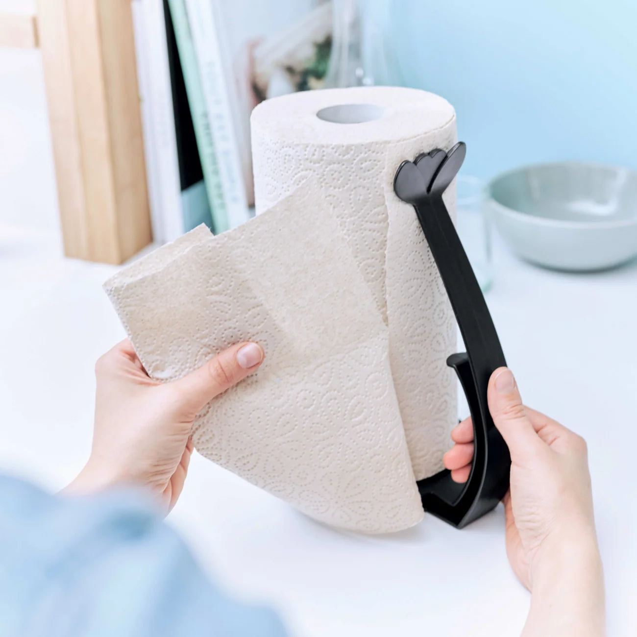 Küchenrollenhalter von der Marke Tupperware / in der Farbe Schwarz / in blumendesign / Küchenpapierhalter / Hier direkt online kaufen