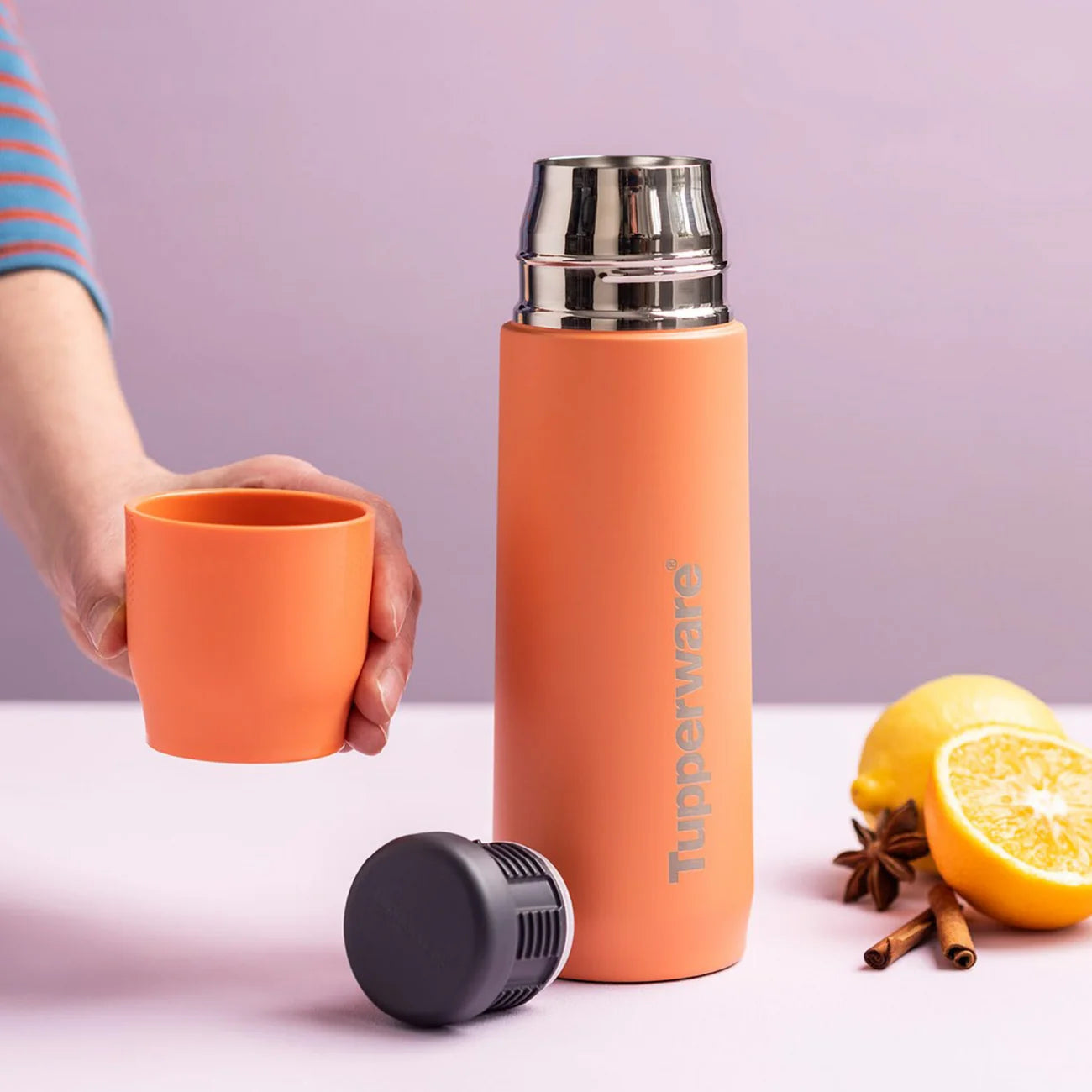 TuppBuddy Isolierflasche von der Marke Tupperware / in der Farbe Orange / Isolierflasche / für Kaffee, Tee oder auch heiße Zitrone / Auslaufsicher / hält bis zu 6 Stunden Warm / mit Schraubverschluss / Hier direkt online kaufen