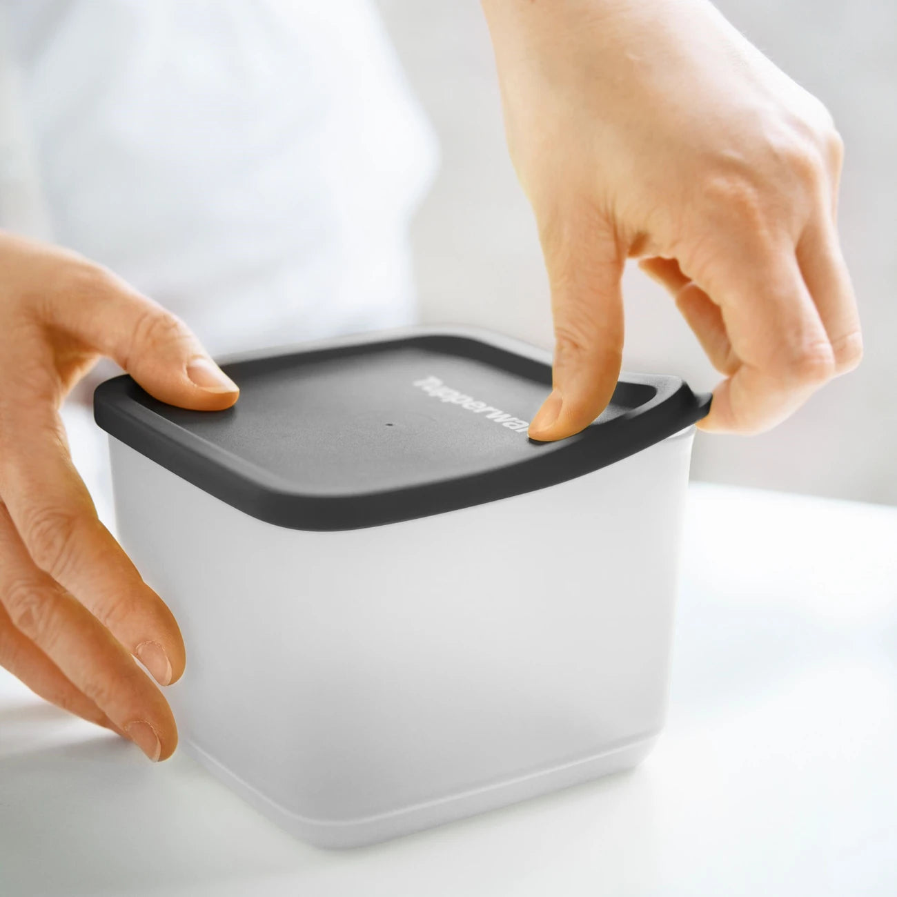 Cubix Quadratisch - Set (6) von der Marke Tupperware / 6 luft & Wasserdichte Behälter / Kühlschrankbehälter / Vorratsbehälter / Stapelbar / Hier direkt online kaufen