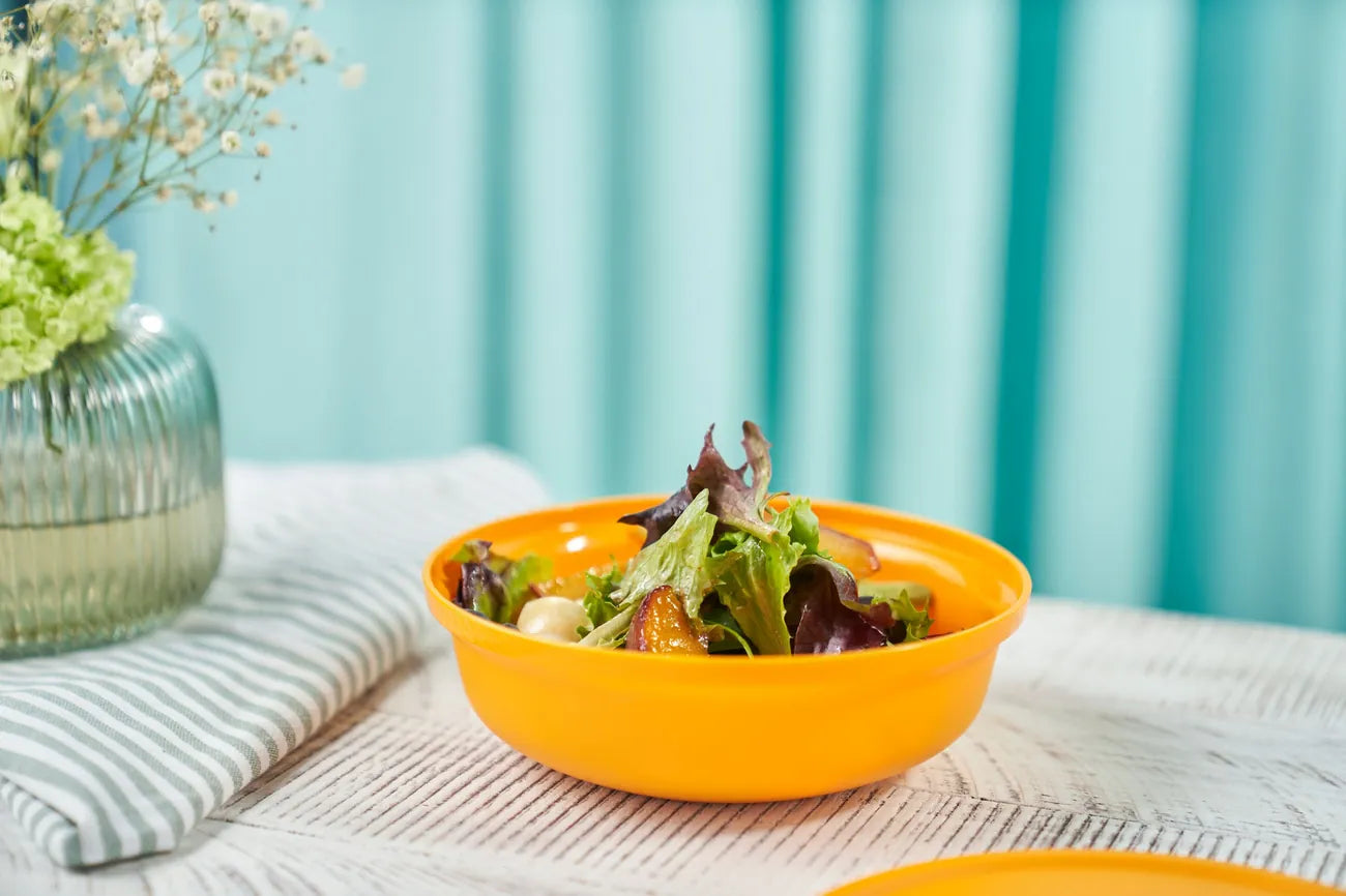 Aloha 450ml Servierschale von der Marke Tupperware / in der Farbe Orange / mit luft- und wasserdichtem Deckel / Ideal fürs Buffet und zum Transportieren / modular Stapelbar / Platzsparend ineinander Stapelbar / Servier Schüssel / Hier direkt online kaufen