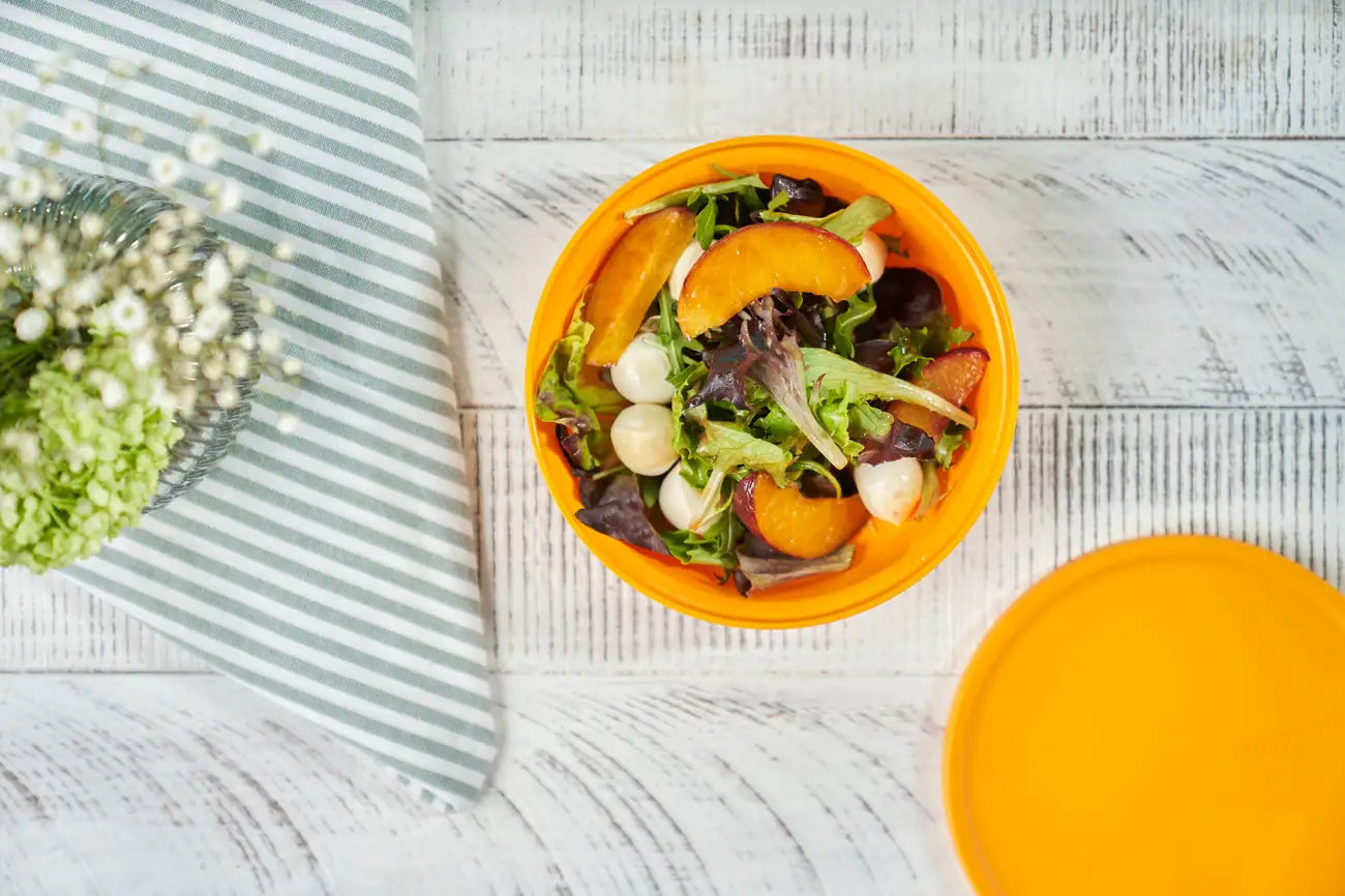 Aloha 450ml Servierschale von der Marke Tupperware / in der Farbe Orange / mit luft- und wasserdichtem Deckel / Ideal fürs Buffet und zum Transportieren / modular Stapelbar / Platzsparend ineinander Stapelbar / Servier Schüssel / Hier direkt online kaufen